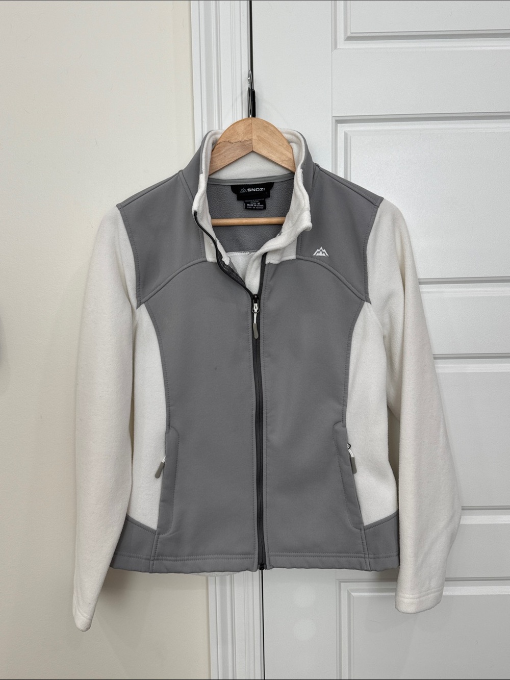 Snozu Women’s White Fleece & Gray Shell Jacket Coat w/Zippered Pockets, Medium